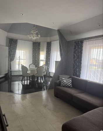 Великогабаритна дворівнева 2к квартира, зарядка електроавтомобіля - фото 1