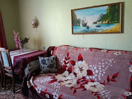 3 кімн  Металоупгійний район Червона 1 прверх  з 2 балконами Кривий Ріг