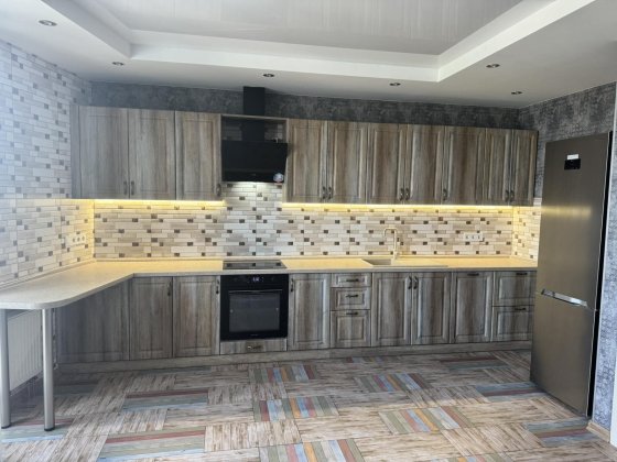 М.Дарниця,Вул.Чорних Запорожцiв26а-22000грн.Торг