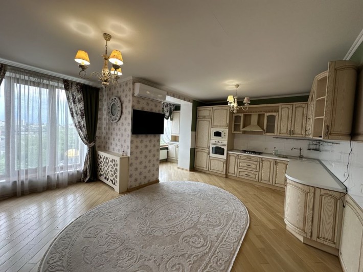Оредна квартири 150м2 в самому центні з терасою 35м2 - фото 1