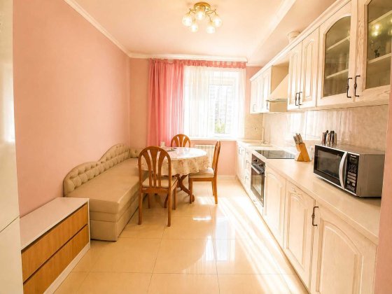 Кадетський Гай 3, оренда просторої 3к квартири, 94 м², 4-й поверх