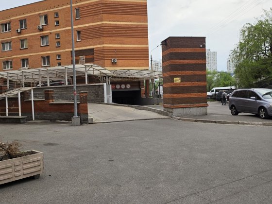 Оренда паркомісця Позняки