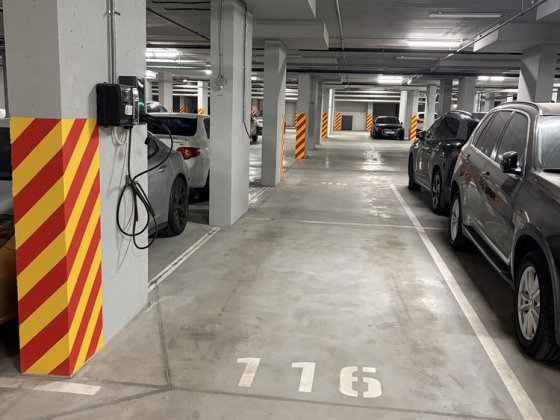 Парковка з електрозарядкою 7,2 кВт в ЖК "Новий Автограф" Київ
