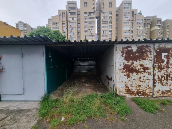 Оренда паркування під  навісом  вул. Ямська, 17