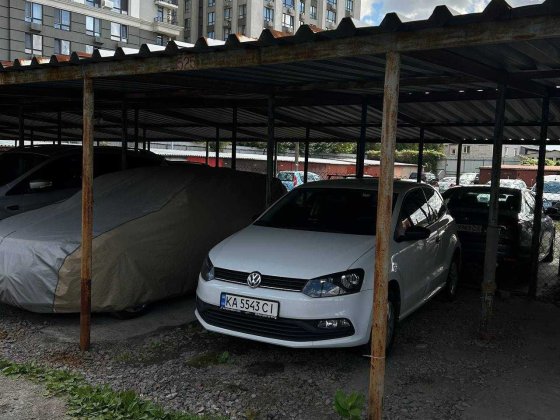 Місце на стоянці метро Вирлиця здаю в оренду 2000 грн