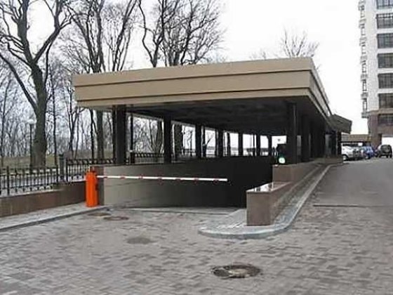 Здам в оренду паркомісце закритому паркінгу Грушевського 9