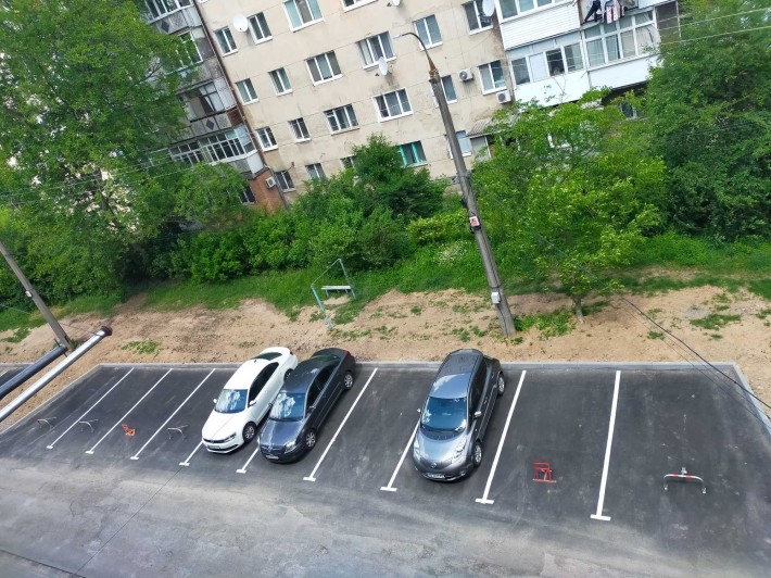 Сдам в оренду паркомісце в дворі будинку по вул. 600-річчя - фото 1