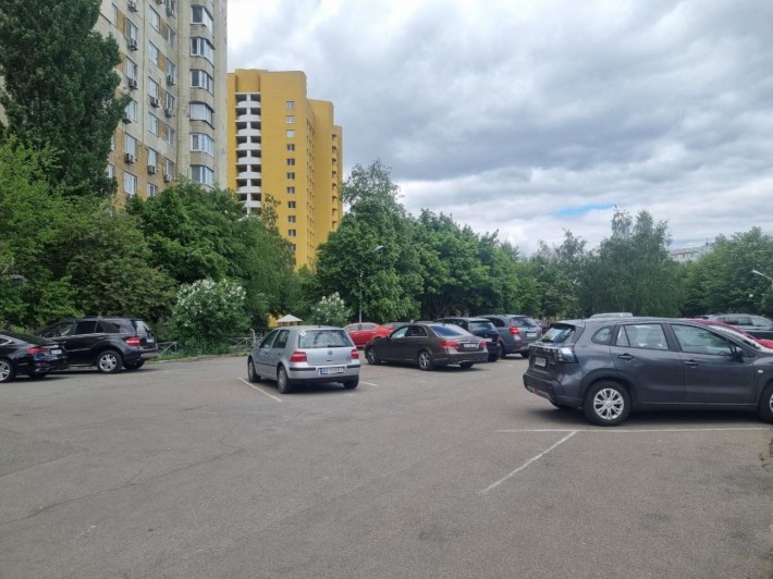 Оренда паркомісць вул. Левка Лук’яненка, 2Л - фото 1