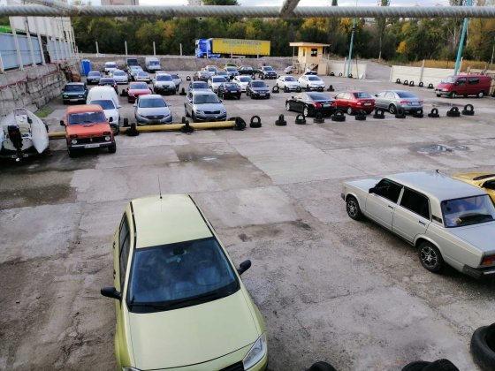 Автостоянка, парковка в центре города Запорожье