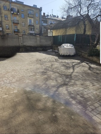 Паркомісце в  закритому подвір'ї - фото 1