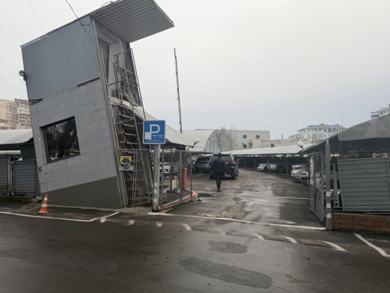 Парковочное место на автостоянке(Таирова,возле Tayota центр) Одесса