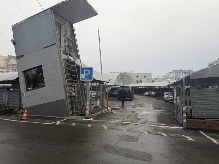 Парковочное место на автостоянке(Таирова,возле Tayota центр) - фото 1