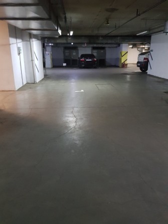 Паркувальне місце ТЦ Афіни центральний ряд - фото 1