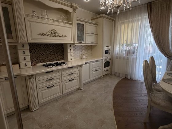 Здається в оренду 3-кімнатна квартира площею понад 90 м² Ужгород