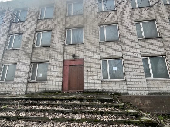 Сдам на длительный срок трех этажное помищение два подвала Запорожье