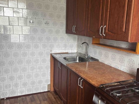 2к квартира на Замостянській(Будинок офіцерів)можно з котиком