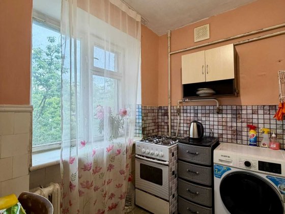 Здаю 3-кімнатну квартиру, пр-т. Центральний 10, зуп. Водопровідна. Ц5