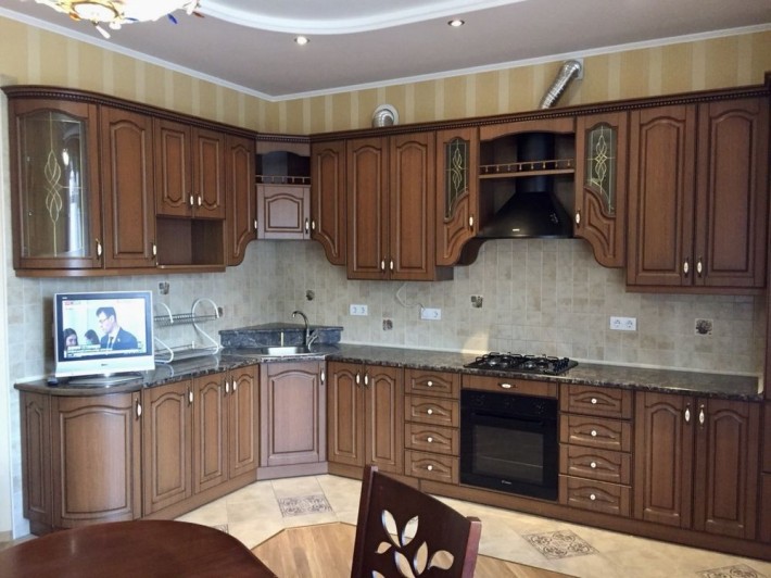 Оренда великогабаритної квартири  124 м.кв, у  Центрі, вул. Садова - фото 1