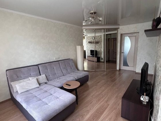 2 к. квартира, початок  прос. Слобожанський  (зупинка  Виконком) Днепр