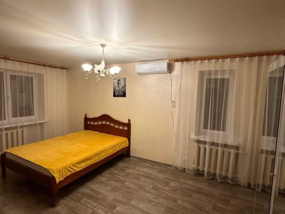 сдам 1 комнатную квартиру 1\9 кирпич 38 м кондиционер,мебель техника,рынок колос рядом,ост Строителе Николаев