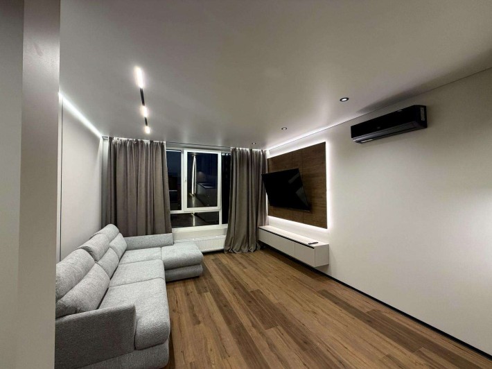 Продаж 3-к квартири вул. Олександра Олеся 17 - фото 1