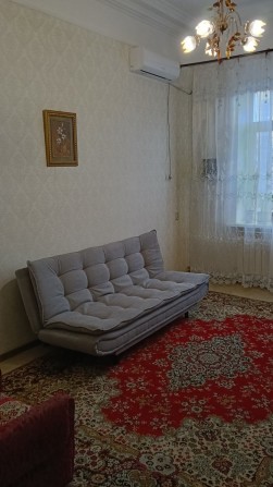 Сдам 2 х комнатную квартиру  в   центре по улице  Мариупольской - фото 1