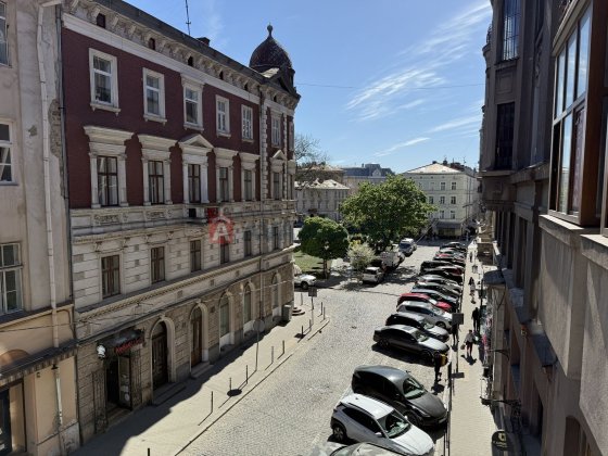 Оренда 4 кім квартири у центрі Львова, вул. Валова Львов