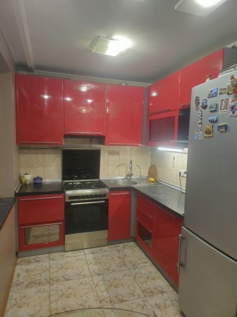 Сдаю современную 3-к.кв, Победы, 48, метро рядом - фото 1