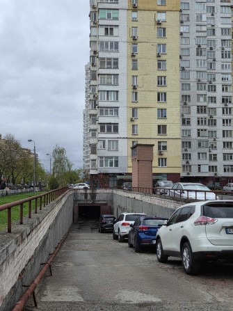 Продаж гаражного боксу 20.5 м  в підземному паркінгу.Харківське шосе 150\15 - фото 1