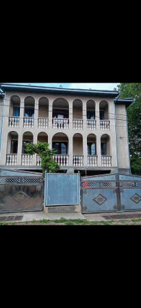 Просторий сімейний будинок у Чернівцях — 350 м², 2 поверхи, 2 гаражі, ближня Роша - фото 1