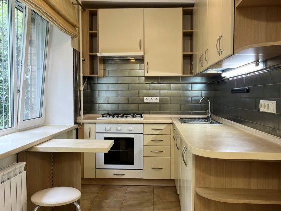 Продаж 3к квартири з ремонтом за адресою вулиця Солом'янська,38 в Солом'янському районі Киев