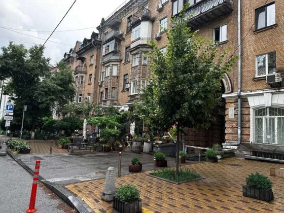 Продаж 1-к квартири вул. Микільсько-Ботанічна 7/9 Киев