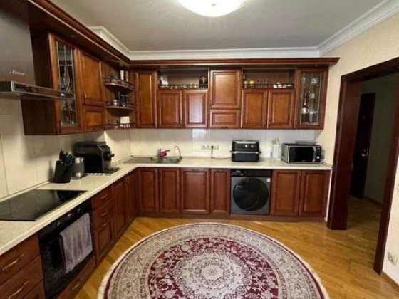 Продаж 3-к квартири вул. Олени Пчілки 2б