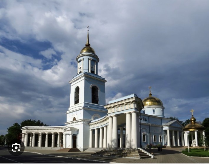 Дом возле собора - фото 1
