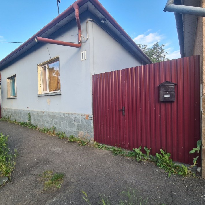 Продається компактний сімейний будинок в м.Берегове - фото 1