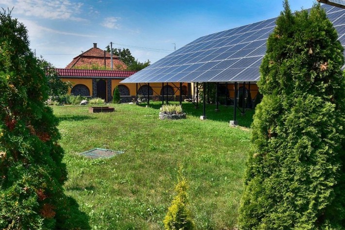 Будинок Берегово, сам заробляє на себе - фото 1
