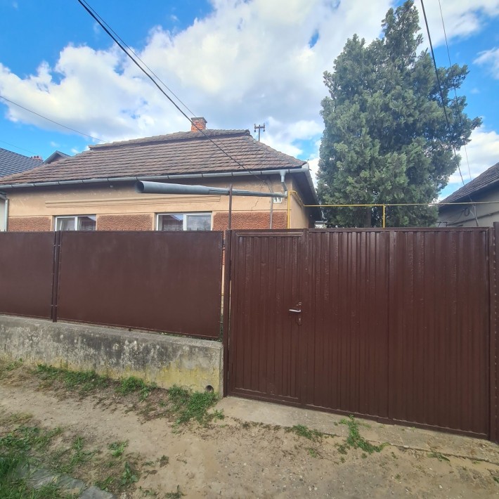 Продається будинок в м.Берегове, 500 метрів від терм.вод. - фото 1