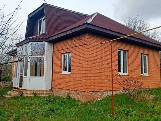Продам добротный дом п. Высокий. Недорого. Високий