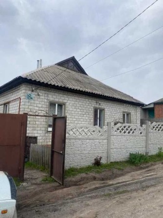 Продам дом в Змиеве. Участок 6 соток. Газовое отопление. Тихий районTB - фото 1