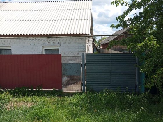 Терміново продається будинок на дві частини в гарному розташуванні Знам'янка