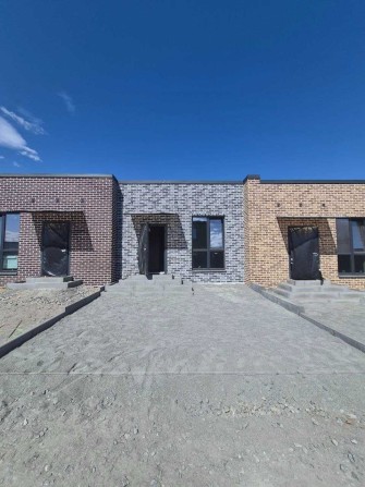 Таунхауси з центральними комунікаціями в Гостомелі - фото 1