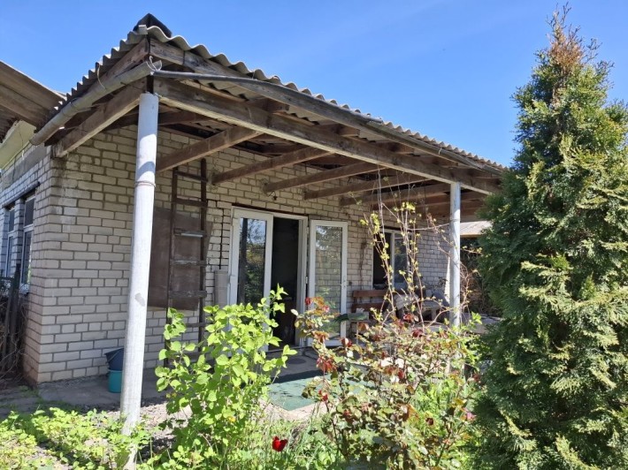 Дом в городе со всеми удобствами, летней кухней и садом! - фото 1