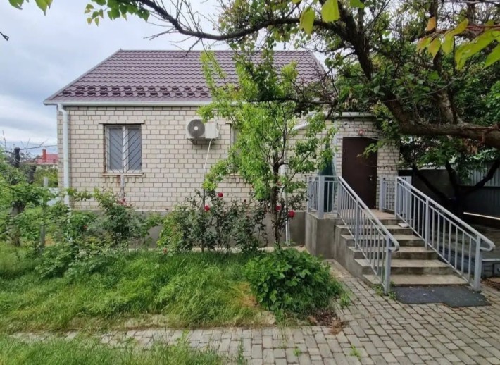 Продаж капітального будинку біля озера - фото 1