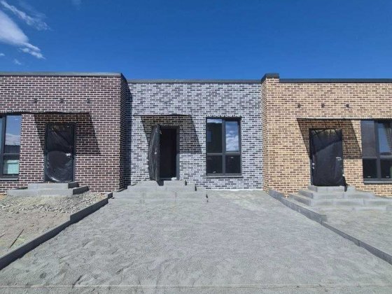 Одноповерховий таунхаус 56 м² з власним двориком — газифікований, готовий під ремонт Гостомель