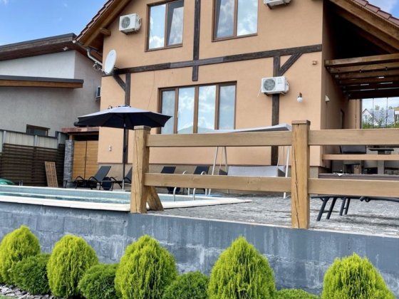 Продам будинок з басеіном Кам'янець-Подільський