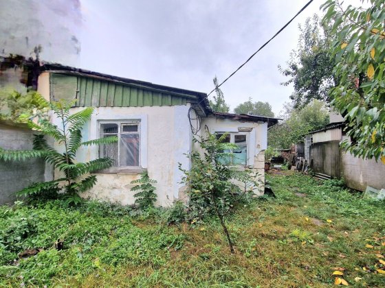 Продам окремий будиночок під реконструкцію +6,5сот ділянка  біля Бот.Саду Кам'янець-Подільський