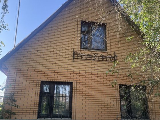Продаж будинку у зручній локаціі Конотоп