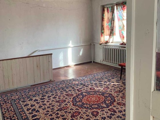 Продаю двоповерховий  пів будинку із цегли, розглядаю продаж за сертифікати Коростень