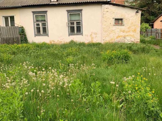 Продаю   пів будинку,  потребує ремонту  (район Вокзал) Коростень