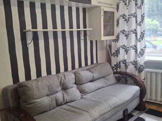 Затишна квартира на першому поверсі в спальному районі Киев